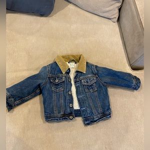 Gap Jean Jacket Sherpa lined and corduroy collar and cuffs.